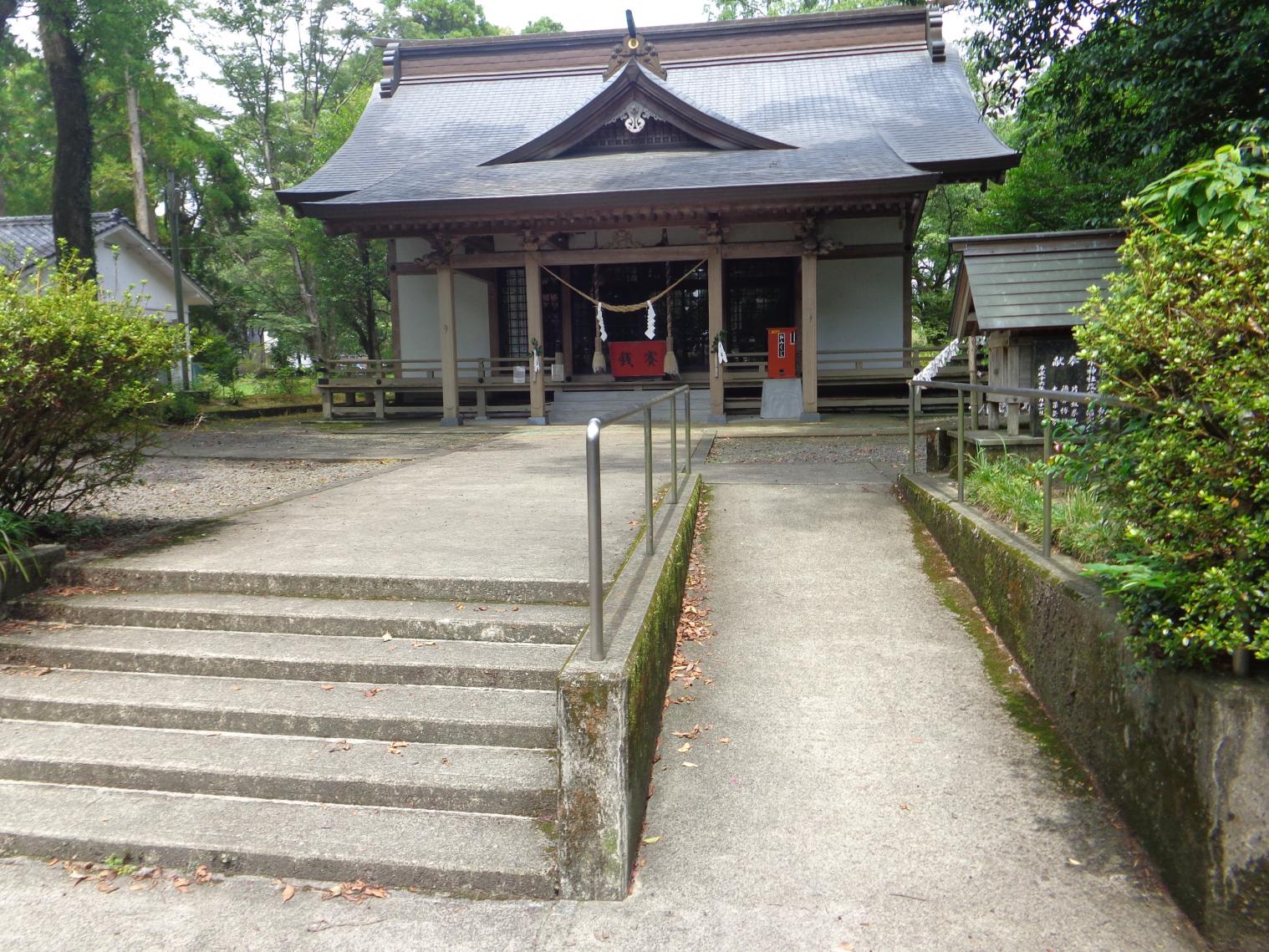 本殿までの通路-0